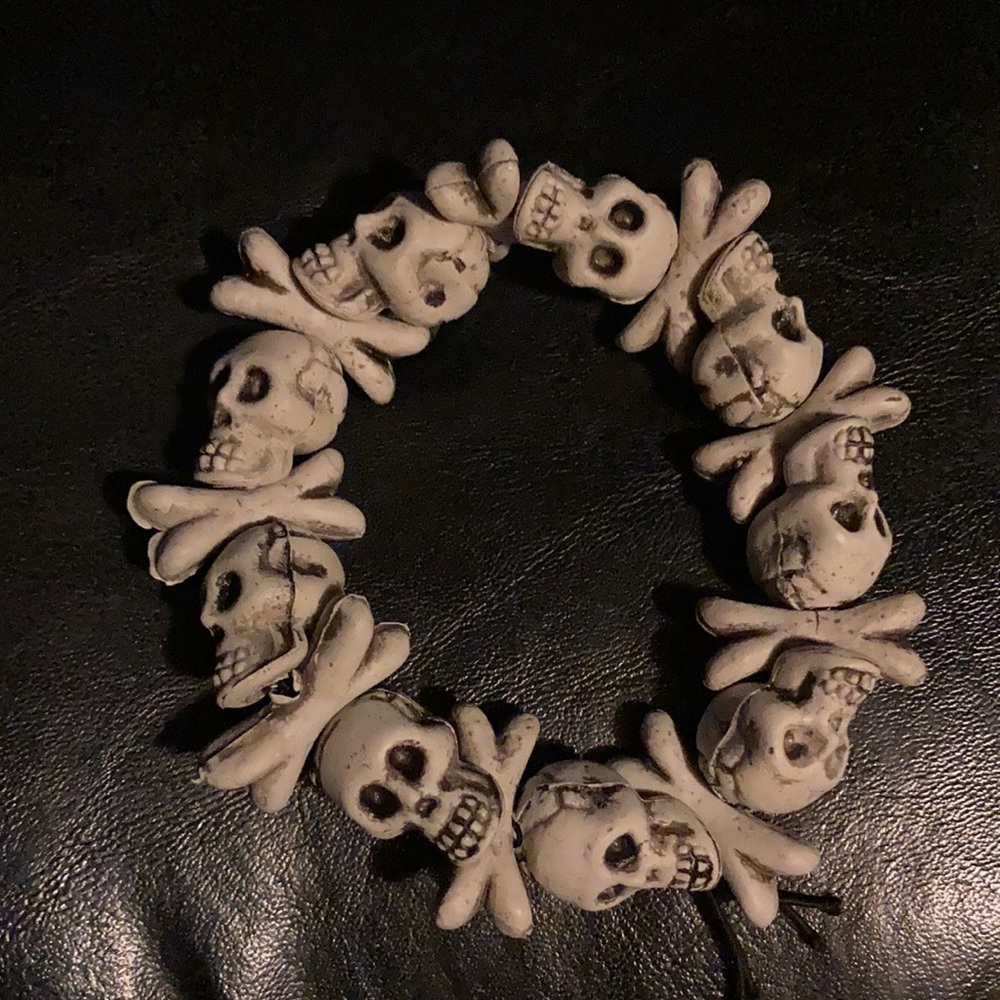 3/$25⚜️Skull and bones bracelet!